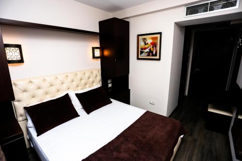 Hotel Town House - image 11