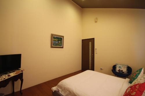 Queen Room image 10