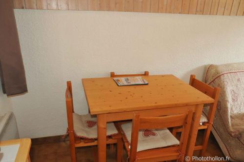 2 pieces Les Bleuets 16 Station Thollon les Memises