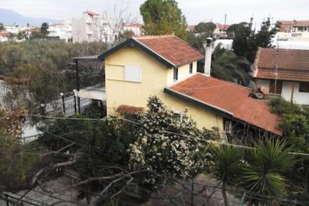 Cozy House in Samoutani