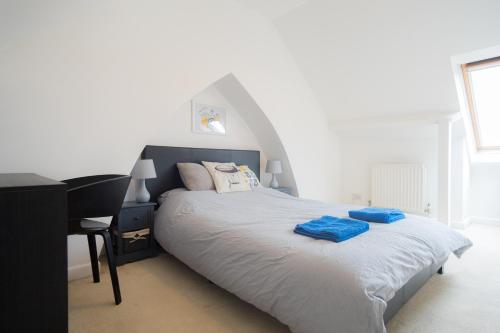 Loft Room In West Bath With Views Over Bath, , Somerset