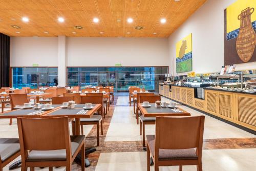 ผับ/เลาจน์, ยูโรสตาร์ ซาน ลาซาโร่ (Eurostars San Lazaro) in ซานตีอาโก เด กอมโปสเตลา