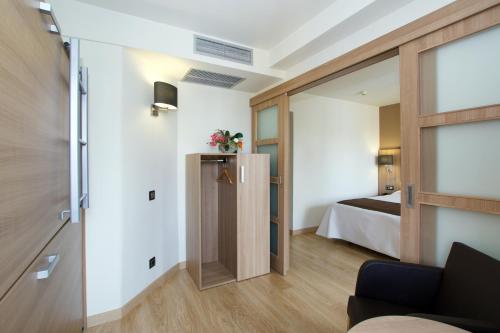 Family Room image 9