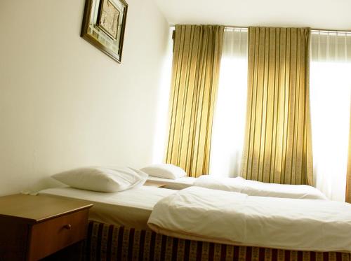 Hotel Grand - image 2