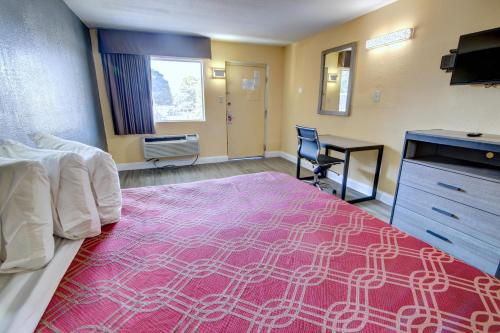 Econo Lodge at Military Circle in Norfolk, USA