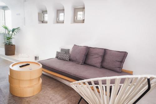 Santorini Soul Villas Santorini Soul Villas is conveniently located in the popular Pyrgos Kallistis area. Offering a variety of facilities and services, the property provides all you need for a good nights sleep. Daily ho