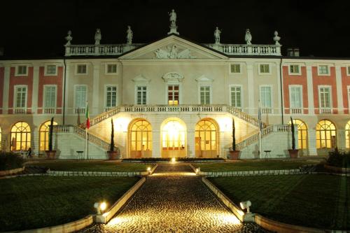 15585085 Villa Fenaroli Palace Hotel