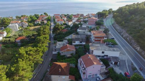  Apartments Bevanda in Zaostrog
