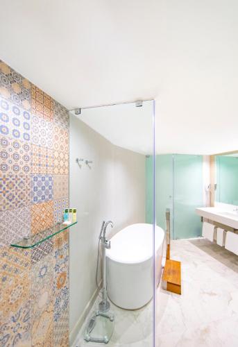 room detail thumbnail 2