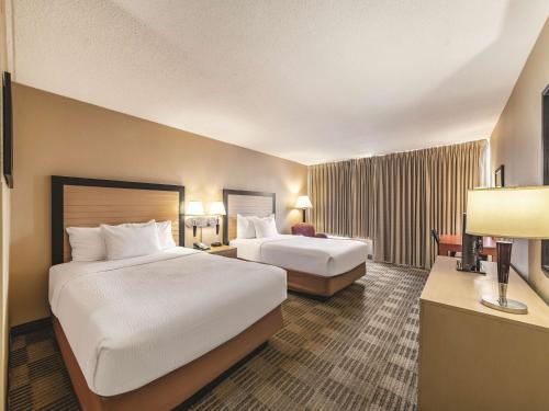 2 double beds