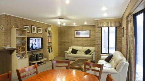 St Trinian's 3a - Apartment - Falls Creek