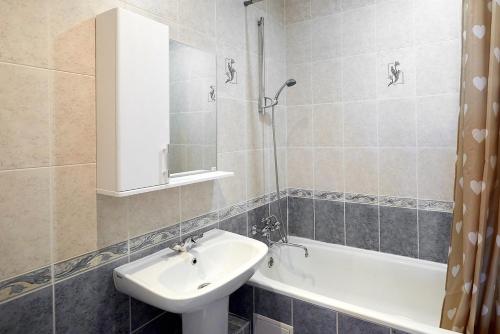 Apartment Maxima Gorkogo 68к1 - image 8