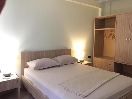 Andi Apartments, Тирана (фото 4)