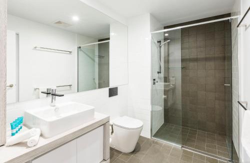 One-Bedroom Apartment image 10