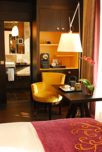 room detail thumbnail 1