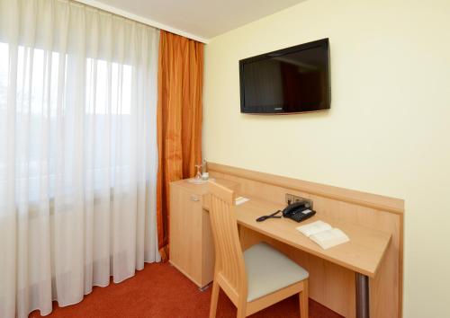 1 twin bed