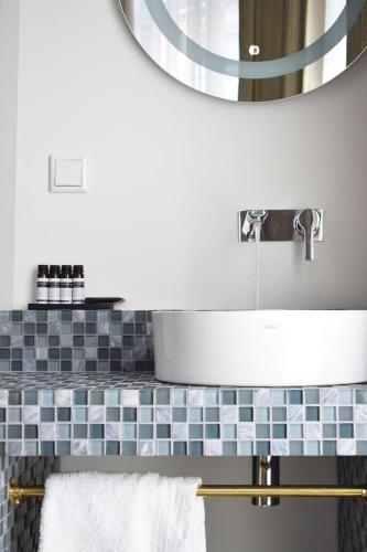 Brasss Hotel Suites - image 3