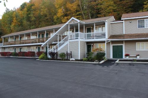Berkshire Travel Lodge - image 7