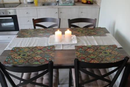  Mulberry Home in Likotinaréa