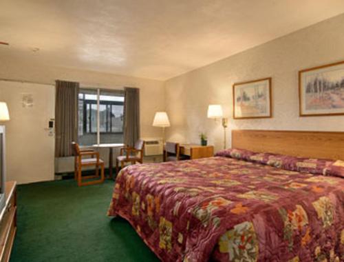 Attleboro Motor Inn Set in a prime location of Pawtucket (RI), Attleboro Motor Inn puts everything the city has to offer just outside your doorstep. Offering a variety of facilities and services, the property provides al