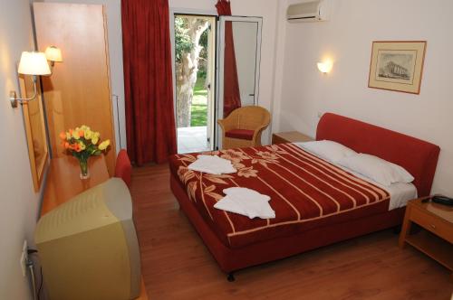 1 queen bed