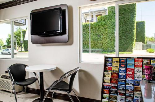 ล็อบบี้, Motel 6 Modesto, CA - Downtown in โมเดสโต (CA)