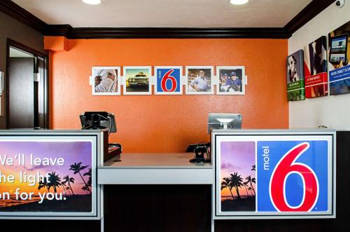 ล็อบบี้, Motel 6 Modesto, CA - Downtown in โมเดสโต (CA)