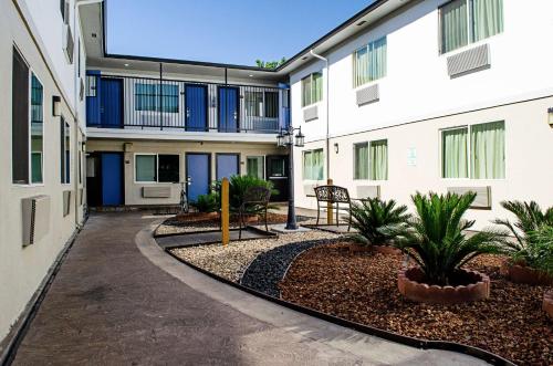 . Motel 6-Modesto, CA - Downtown