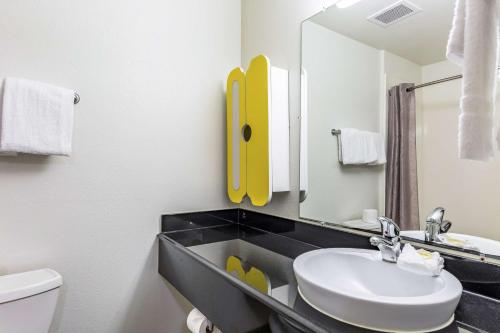 Studio 6-Orange, TX Studio 6 Orange is perfectly located for both business and leisure guests in Orange (TX). The property features a wide range of facilities to make your stay a pleasant experience. To be found at the h