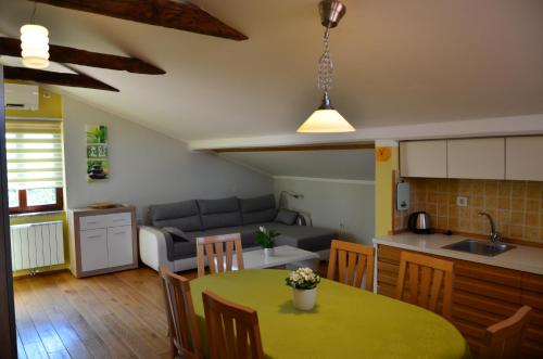 Konyha, Apartma Louis in Dutovlje