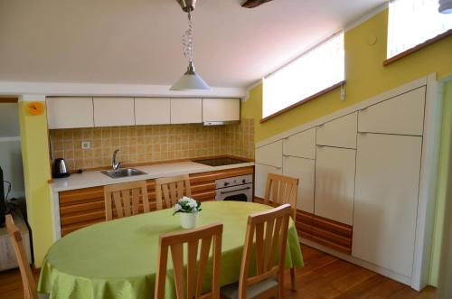 Konyha, Apartma Louis in Dutovlje