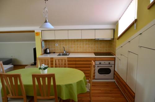 Konyha, Apartma Louis in Dutovlje