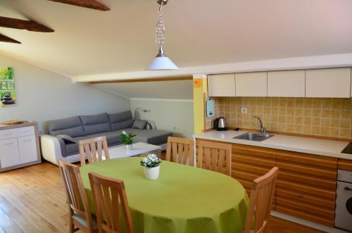 Létesítmények, Apartma Louis in Dutovlje