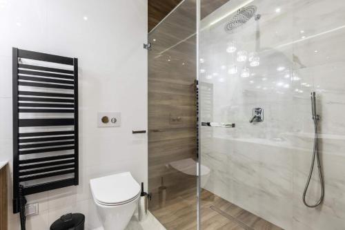 One-Bedroom Apartment with Mountain View image 3