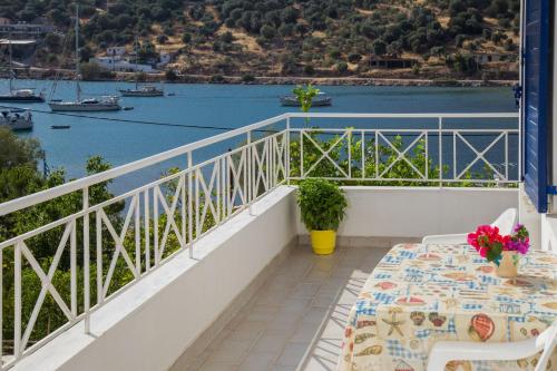  Steps from Sea Cozy flat in Boúfalon