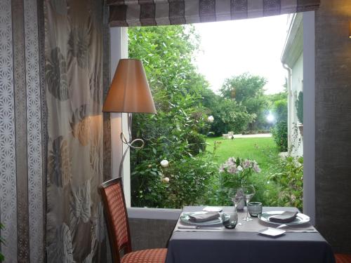 泳池, Domaine de l'Echassier, The Originals Relais in 沙托貝爾納爾