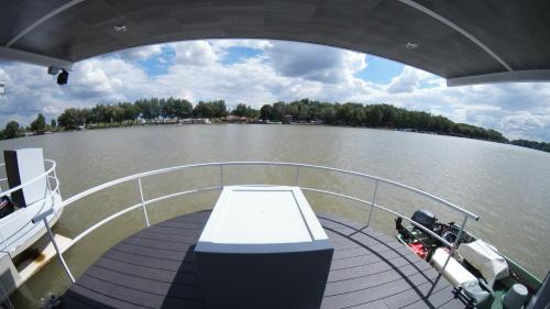 Lakóhajó, úszóház - Tisza-tó