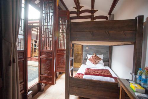 Manju Inn Located in Xiangqiao, Manju Inn is a perfect starting point from which to explore Chaozhou. The property has everything you need for a comfortable stay. Service-minded staff will welcome and guide you