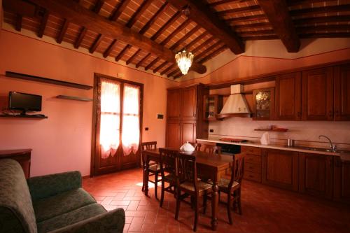 Acacia casetta con giardino