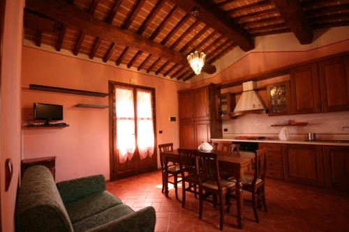 Acacia casetta con giardino