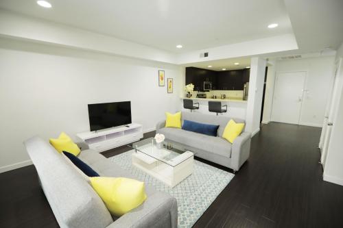 

Superior Suites by Eleven