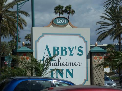 Abby's Anaheimer Inn - Across Disneyland Park