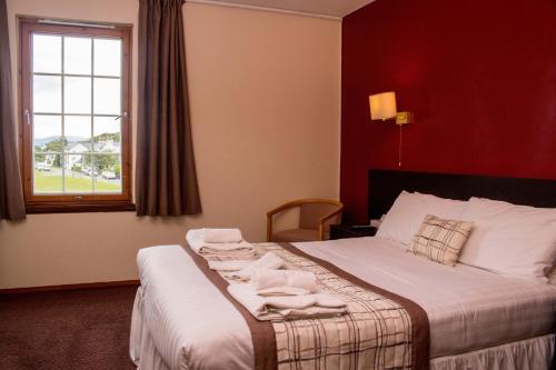 Kings Arms Hotel - A Bespoke Hotel Located in Isle Of Skye City Center, Kings Arms Hotel - A Bespoke Hotel is a perfect starting point from which to explore Isle Of Skye. The property features a wide range of facilities to make your st