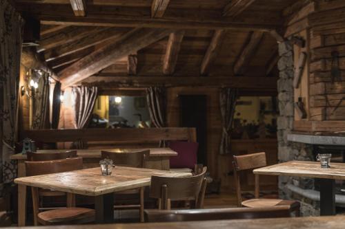 Jagatud salong / TV-ala, Les Trompeurs chez Odette in Cogne