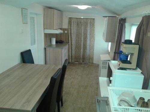 Iekārtas, 100 ÉVES NOSZTALGIA APARTMAN (100 EVES NOSZTALGIA APARTMAN) in Kiszombora