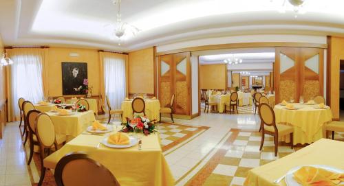 Hotel&Ristorante Miramonti Palazzo Storico in Рієті