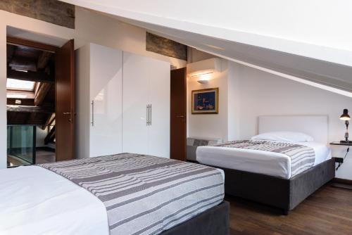 Palazzo Del Pero Luxury Attic - byMyHomeinComo - image 5
