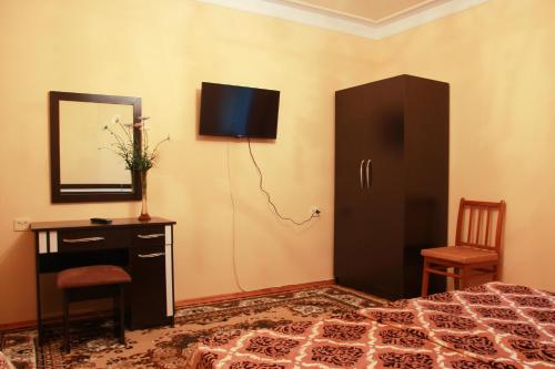 3 twin beds