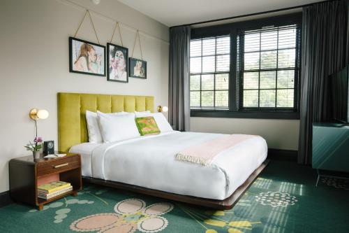 room detail thumbnail 1