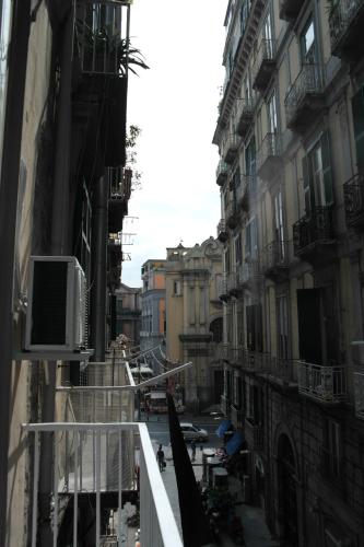 A due passi da Dante – Naples, CO